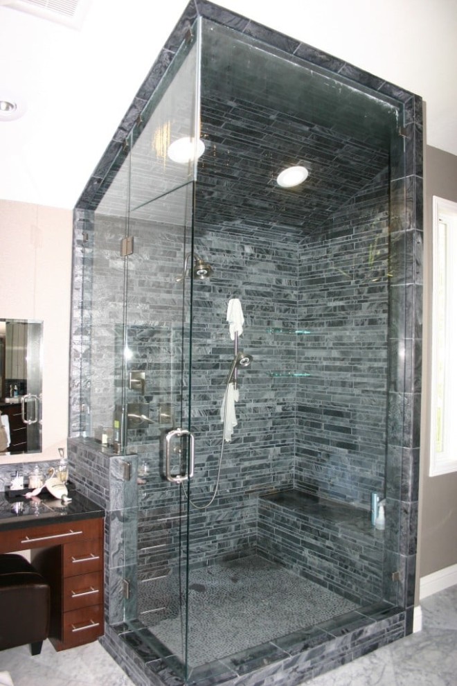 Mẫu vách kính phòng tắm có gạch ốp tường với vẻ đẹp mới lạ