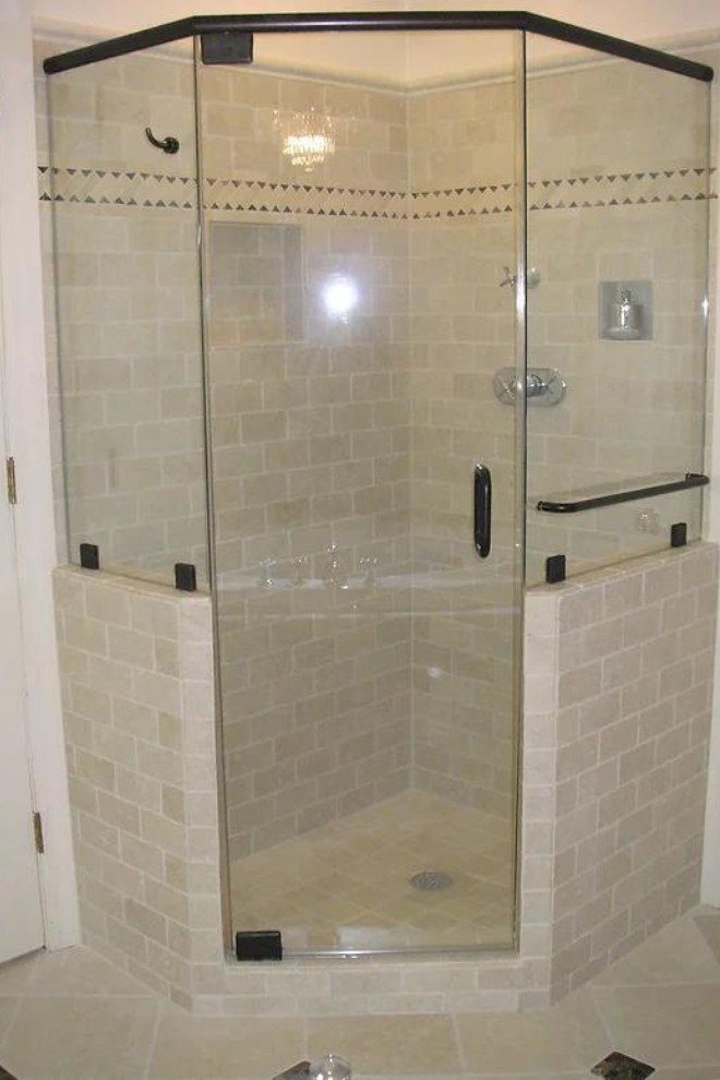 Mẫu phòng tắm kính 135 độ vát góc tối giản. đẹp nhất