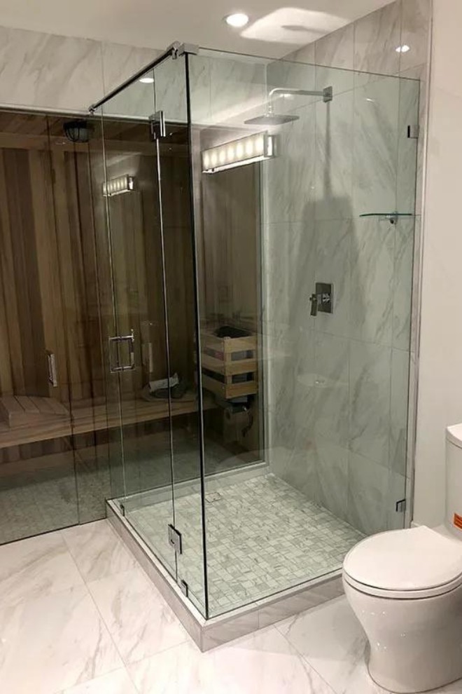 Mẫu phòng tắm kính vuông góc tạo cảm giác thư giãn. thoải mái