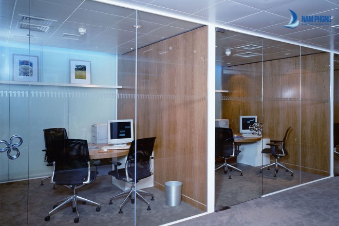 Vách kính văn phòng tạo không gian riêng tư