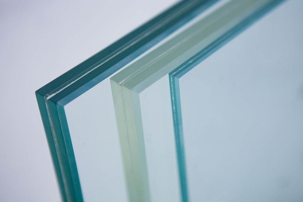 Giá kính cường lực 10mm Việt Nhật bao nhiêu còn tùy thuộc vào loại kính sử dụng